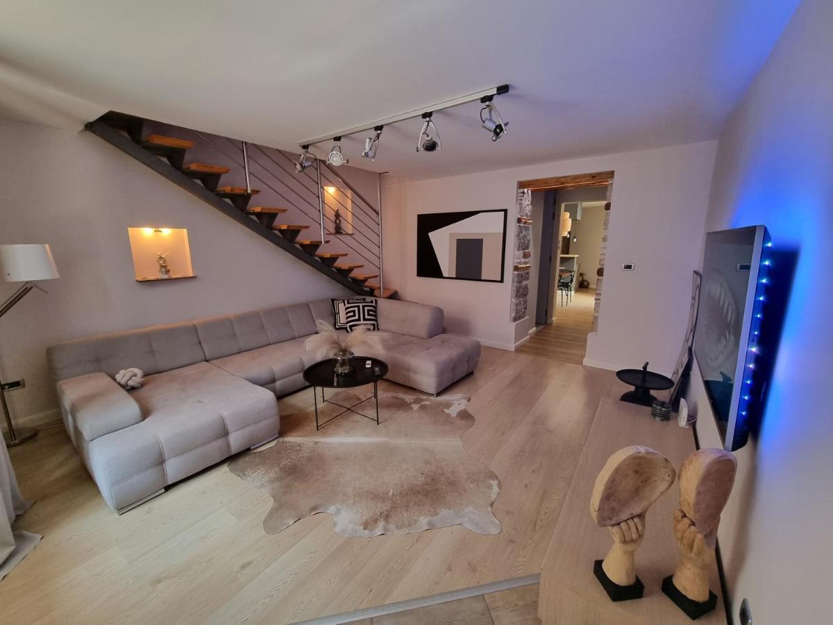 Arena Design Apartments With Free Private Parking And With A Terrace Pula Exterior foto