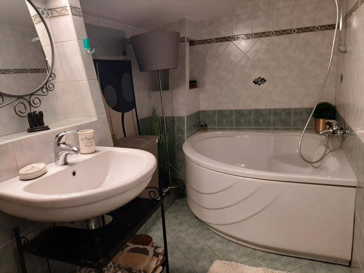 Arena Design Apartments With Free Private Parking And With A Terrace Pula Exterior foto